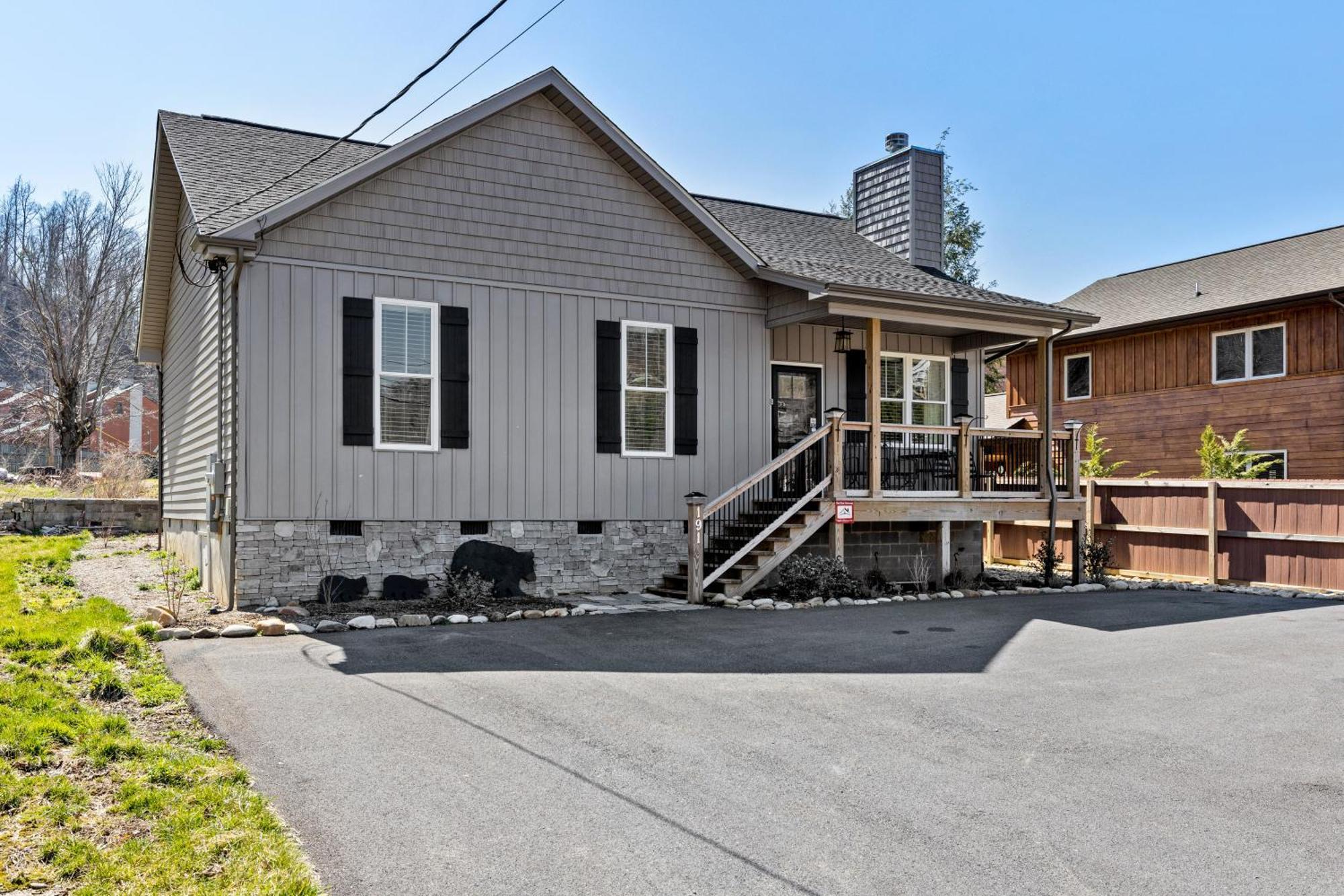 Bear Pass Is A 3 Bed 2 Bath Craftsman Style Home Located Within Walking Distance To Dt Gatlinburg Zewnętrze zdjęcie
